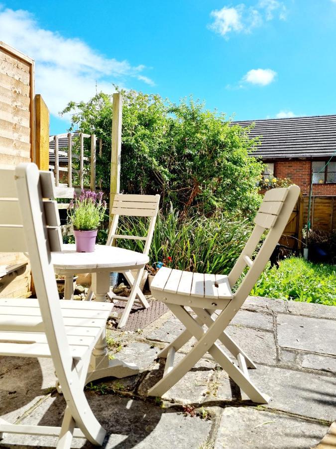 2 Bedroom House Within Walking Distance Of Town Cowes  Exterior foto