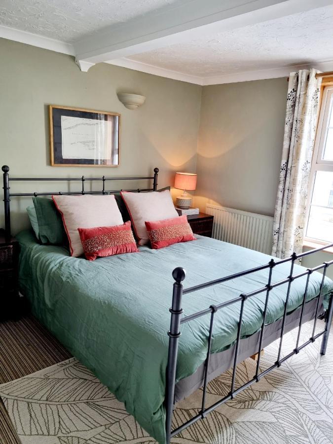 2 Bedroom House Within Walking Distance Of Town Cowes  Exterior foto